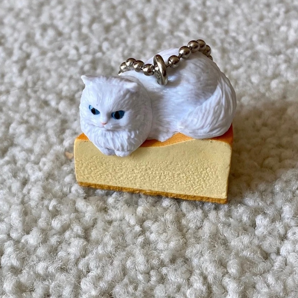 Neko Cafe Mini White Cat on Cheesecake Blind Box Keychain